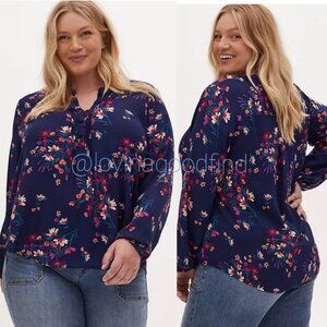 Torrid NAVY FLORAL GEORGETTE PINTUCK BUTTON BLOUSE NWT sz 2